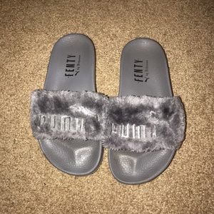 FENTY PUMA slides 5.5, GREY fur